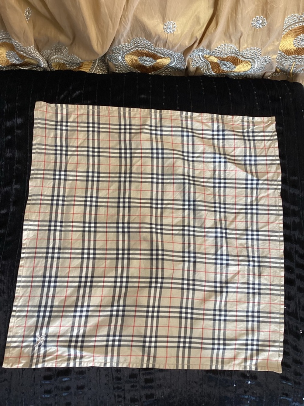 Vintage Burberry Beige Plaid Square with Black, White and Red Lines 18.5 x 18.5 - Picture 5 of 7